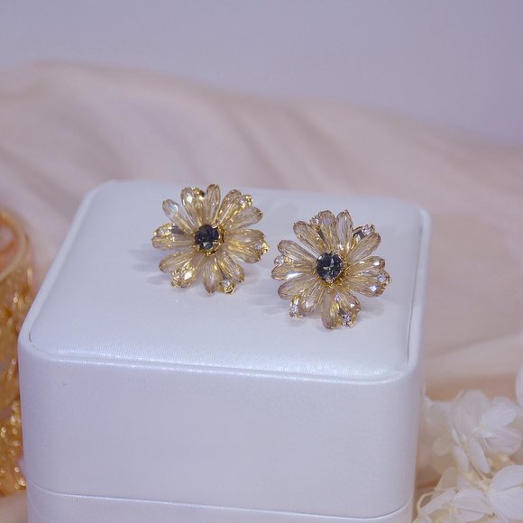 NEW 14K Gold Plated Diamond Flower Earrings d - Picture 6 of 7
